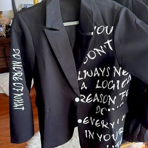 Oversize graphic blazer